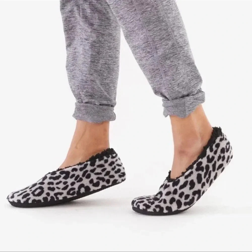 Cheetah print house slippers with grippers NWOT